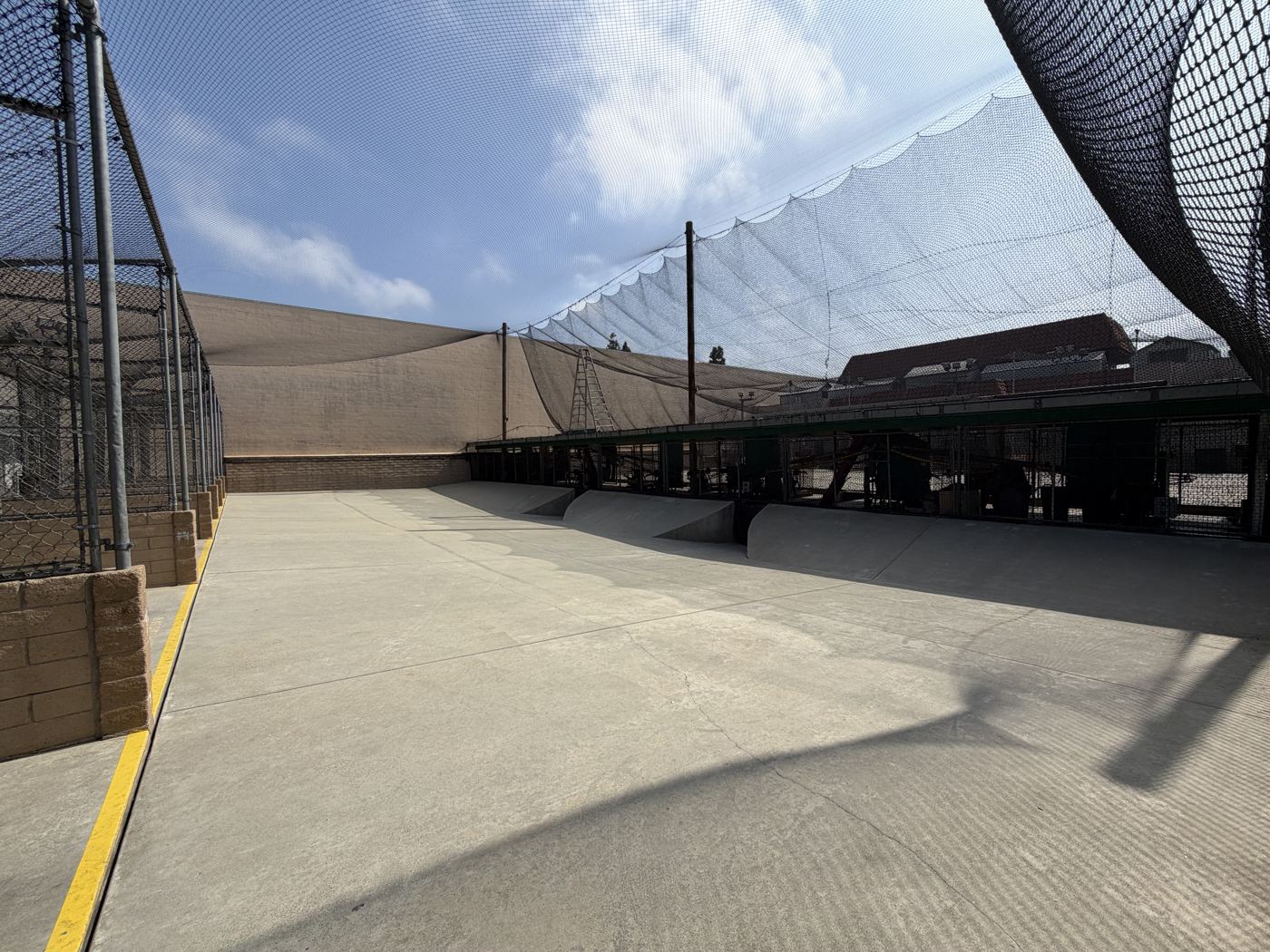 Wide batting area and pitching machines under the net canopy